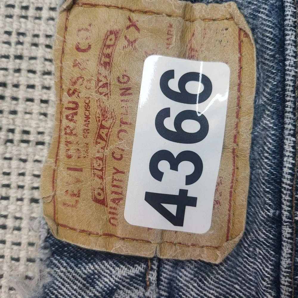 Vintage Levis Jeans Mens 33x34 Blue Stone Wash Distressed Straight USA 80s Denim